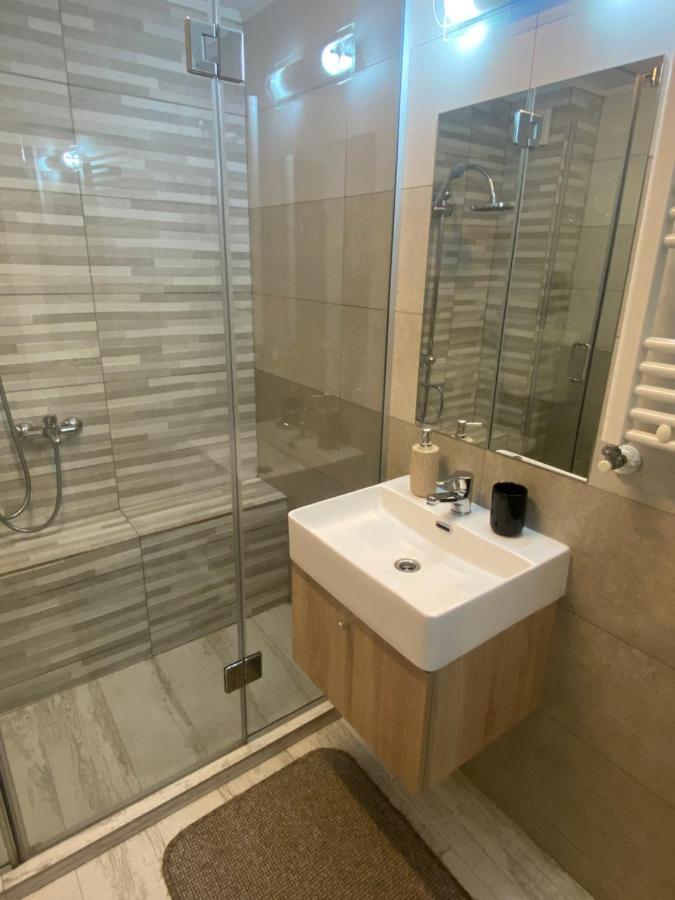 Апартаменты Apartament Ana Premium Орадя Экстерьер фото