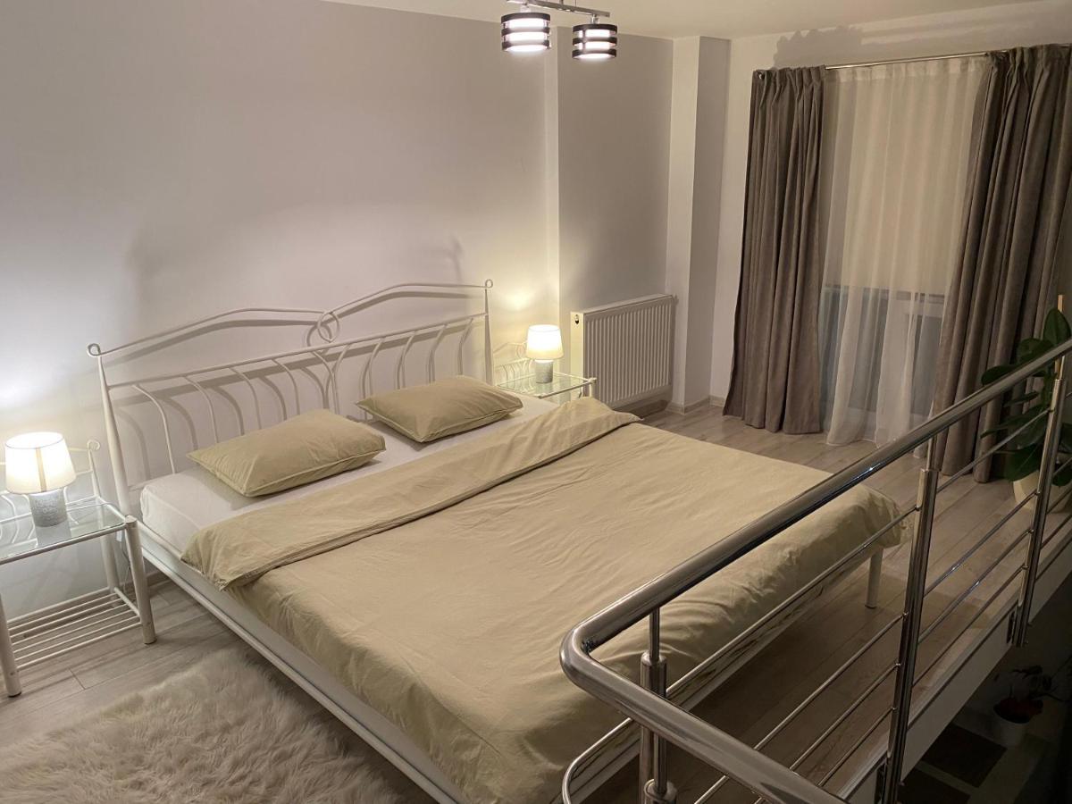 Апартаменты Apartament Ana Premium Орадя Экстерьер фото