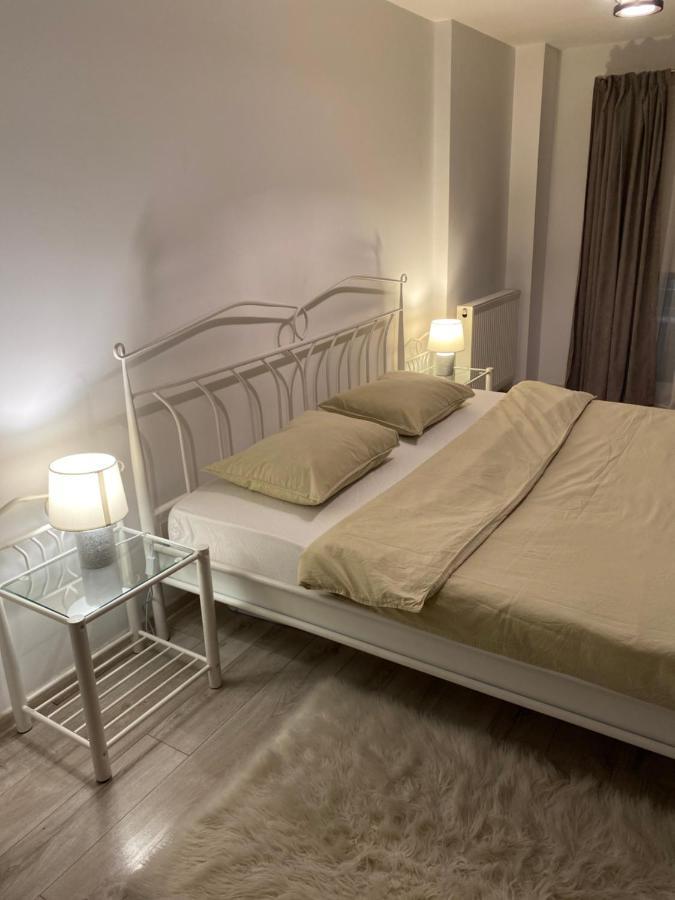 Апартаменты Apartament Ana Premium Орадя Экстерьер фото