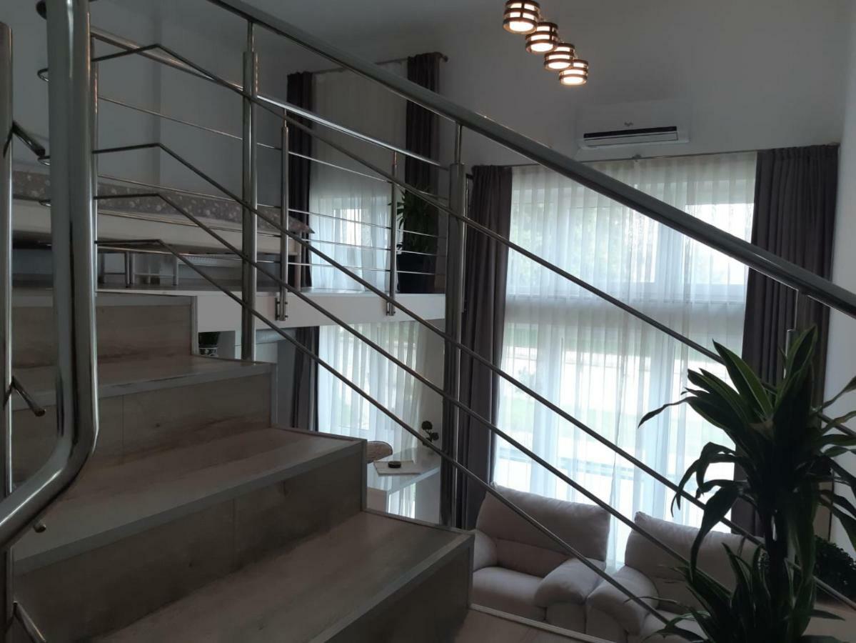 Апартаменты Apartament Ana Premium Орадя Экстерьер фото