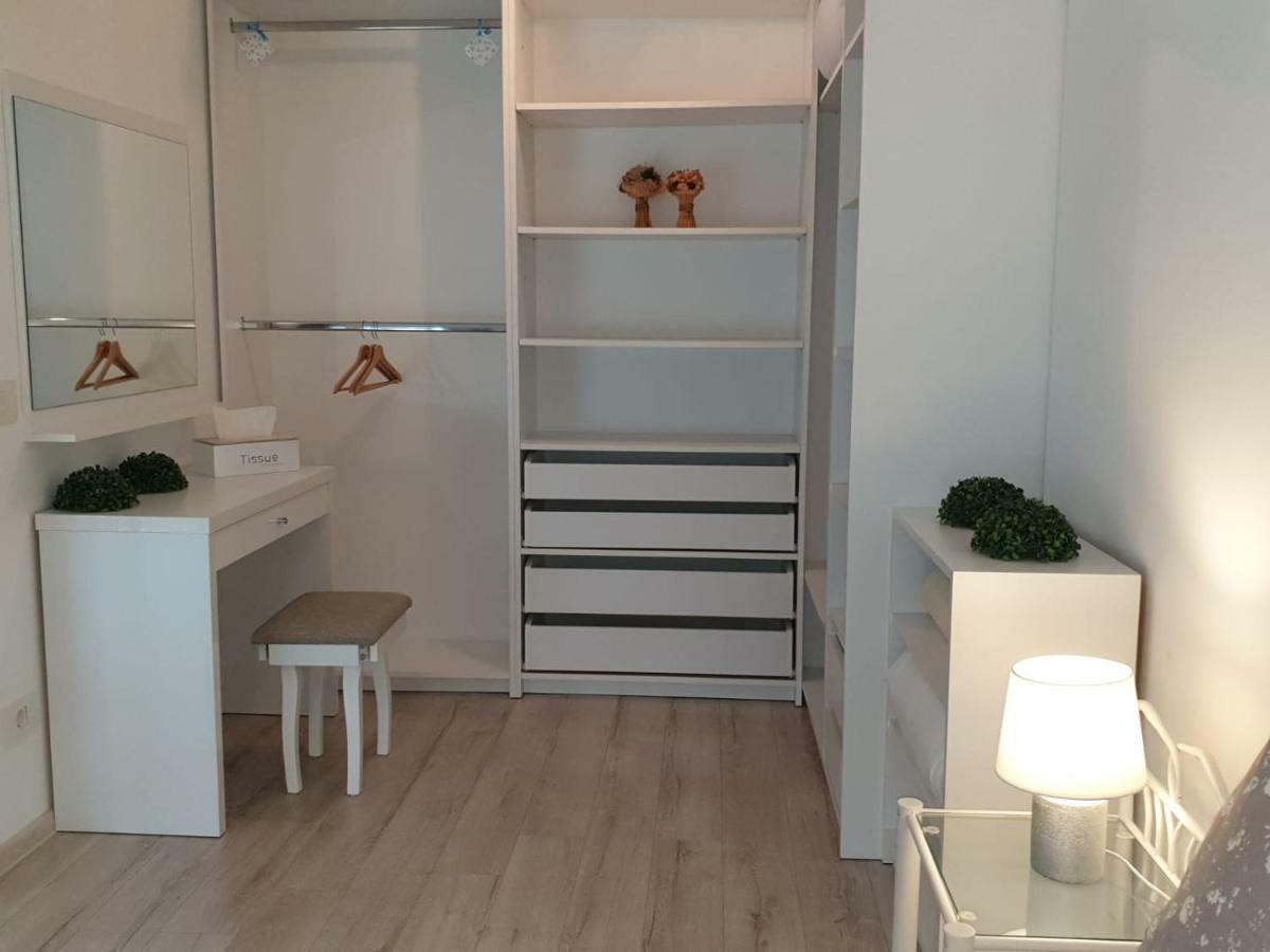 Апартаменты Apartament Ana Premium Орадя Экстерьер фото